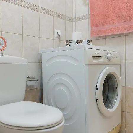 Aurelia Apartment